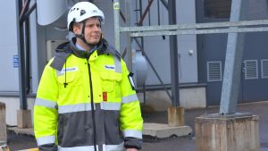 Projektchef Kim Nylund är nöjd över hur projektet framskridit. Projektchef Kim Nylund vid bygget av den nya fabriksbyggnaden vid Fermions fabriksområde.
