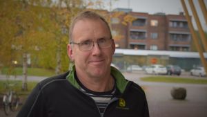 Tomas Hindersson undrar vad fastighetsägare på landsbygden egentligen får för fastighetsskatten. Tomas Hindersson