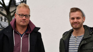 Två av de fyra företagarna bakom Kiva: Juho Tanska och Aaro Tukiainen. Juho Tanska och Aaro Tukiainen - två av ägarna till Kiva-cafeet i Borgå