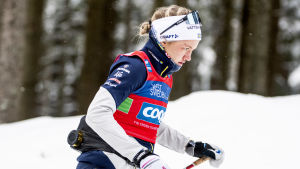 Linn Svahn har dominerat i sprint både i vinter och förra vintern. Linn Svahn värmer upp.