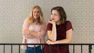 Eva Frantz och Hannah Norrena i Relationspodden. Eva Frantz och Hannah Norrena