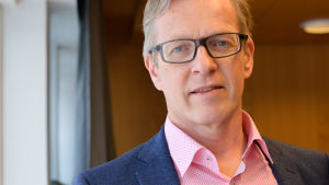 Ute i kommunerna har många tappat tron på att det ska bli någon vårdreform, anser Pargas stadsdirektör Patrik Nygrén. Patrik Nygrén.