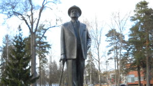 Subeliuksen patsas Järvenpäässä