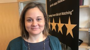“Arbetsmarknaden går mera mot digitalisering, men de som inte hänger med där behöver fortfarande det här extra stödet”, säger Camilla Hermelin. Camilla Hermelin
