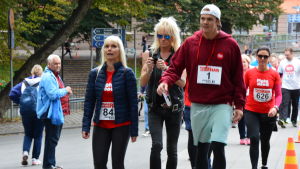 Bland annat Michael Monroe och Pekka Hyysalo deltog i årets FightBack Run. Många Åbobor deltog i välgörenhetsloppet, bland andra Michael Monroe.