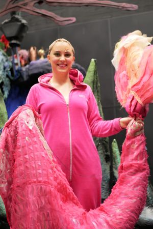 Att få vara med i "Den lilla sjöjungfrun" har alltid varit en dröm för Sarah Nedergård. Musikalartisten Sarah Nedergår i den lilla sjöjungfrun