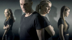 Sorjonen. Kuvassa vasemmalta : Katia Jaakkola (Lenita Susi) Kari Sorjonen (Ville Virtanen), Lena Jaakkola (Anu Sinisalo) ja Janina Sorjonen (Olivia Ainali). Sarjan yleiskuva.