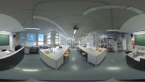 Laboratoriet filmat med 360-graders kamera En 360-graders bild på ett laboratorium vid Östra Finlands universitet