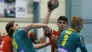 Pargas IF får igen kämpa mot på förhand sett starkare motståndare. Aleksa Veselinovic från Pargas IF.s handbollslag.