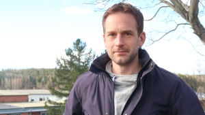 Sven Ivars, kommunens projektkoordinator. Sven Ivars, kala träd i bakgrunden