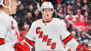 Eetu Luostarinen blev snabbt uppkallad till NHL. Eetu Luostarinen blev snabbt uppkallad till NHL.