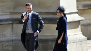 David och Victoria Beckham anno 2018. Här är paret på väg på fest. David Beckham och Victoria Beckham