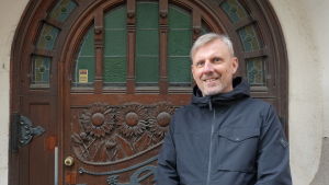 Mikko Lindqvist är arkitekt på kulturmiljöenheten vid Helsingfors stadsmuseum. Mikko Lindqvist, arkitekt på kulturmiljöenheten vid Helsingfors stadsmuseum.