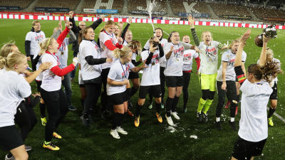 Bollforbundets Markvardiga Beslut Pk 35 Far Inte Spela I Damligan Men Representerar Finland I Champions League Sport Svenska Yle Fi