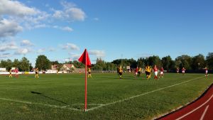 Pajbacka i Pargas. Inkast under ett fotbollsderby mellan Pargas IF:s och ÅIFK:s damer i juni 2017.