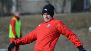 Jahir Barraza är ny center i FF Jaros offensiv. Jahir Barraza är anfallare i FF Jaro.