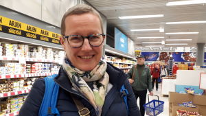 Päivi Tuomisto vill välja ekologiskt då hon handlar. Päivi Tuomisto handlar gärna ekologiskt.