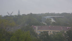 Det började regna och blev mulet då Yle var uppe i kyrktornet i Martins. Martinskyrkans klocktorn