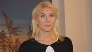 Marina Kinnunen, direktör vid Vasa sjukvårdsdistrikt, hoppas att Vasa centralsjukhus snart ska kunna erbjuda omfattande jour inom tandvården helt i egen regi. Marina Kinnunen är direktör för Vasa sjukvårdsdistrikt.
