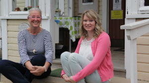 Info om Maira Lindebergs tibetanska meditationsverksamhet hittar man på byaportalen degerby.fi som Sonja Bäckman (till höger) har byggt upp. Info om Maria Lindebergs tibetanska meditationsverksamhet hittar man på byaportalen degerby.fi som Sonja Bäckman (till höger) har byggt upp.