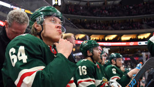 Mikael Granlund. Mikael Granlund på Minnesotas avbytarbänk.