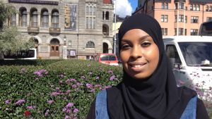 Habiba Ali vill öka tilliten mellan polis och somalierna i Finland. Habiba Ali har bott i Finland sedan hon var sex år gammal.
