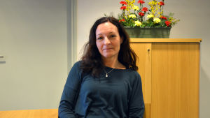 Marina Lindell, projektforskare vid Institutet för samhällsforskning säger att det dåliga coronaläget i Sverige kan sporra oss finländare att kämpa mot coronaviruset. Marina Lindell.