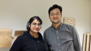 Koreanen Cheung un Lee behöver uppehållstillstånd i Finland, italienska Isra Rab får stanna om hon vill. Studerande Isra Rab från Italien och Cheung un Lee från Korea.