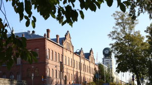 I Jakobstads stadshus ska man i dagarna informera de förtroendevalda om den ekonomiska utvecklingen Stadshuset i Jakobstad