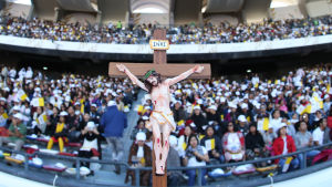 Jesus på korset under påvemässan i Abu Dhabi 5.2.2019 Jesus på korset under påvemässan i Abu Dhabi 5.2.2019
