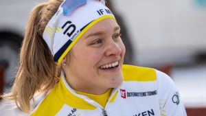 Julia Häger var överlägsen i distansloppet. Julia Häger ser glad ut.