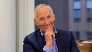 Håkan Nystrand, ordförande för de svenskspråkiga idrottsförbundens centralorganisation FSI, efterlyser samarbete mellan kommuner och idrottsfältet. FSI:s styrelseordförande Håkan Nystrand.