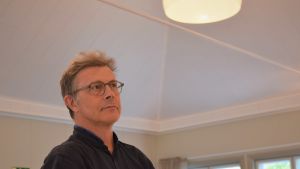 Ville Sandqvist gillar utmaningar och ser pjäsen om Koivisto som en sådan. Ville Sandqvist