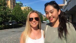 Sophie Doktar och Trang Ngo njuter av sommar och sol i Vasa. Sophie Doktar och Trang Ngo njuter av sommar och sol i Vasa.