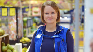 Biträdande marketchef Anette Stolpe är nöjd över att folk hittar till butiken redan klockan sex. Personporträtt på Anette Stolpe