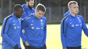 Finland laddar upp inför viktiga matchen mot Irland. Glen Kamara, Robert Taylor och Ilmari Niskanen i landslaget.