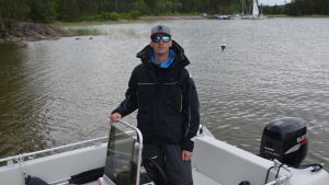 Fredrik Bärlund körde motorbåt brevid H-båtarna under kvällen. En man står i en motorbåt