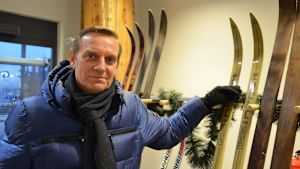 – Om vi bränner hela skrinningsbudgeten på våren så har vi inga pengar kvar när det blir kallt i slutet av året, säger Stefan Fröberg, chef för friluftstjänster i Helsingfors. Stefan Fröberg.