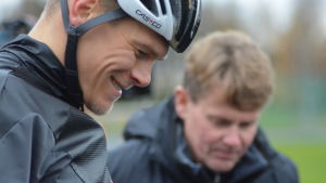 Strandvall har tränats av Roland Villför under hela karriären. Matias Strandvall med tränare Roland Villför.