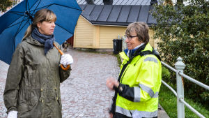 Ulrica Stråhlmann (till vänster) och Seija Kindstedt. Borgåbon Ulrika Stråhlman och tf gatubyggnadschef Seija Kindstedt