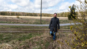 Förändringarna kring gårdsmiljön väljer planläggare Dennis Söderholm att se som positiva utmaningar. Dennis Söderholm.