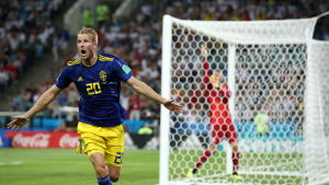 Ola Toivonen firar mål mot Tyskland.