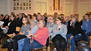 Bromarvbor, Tenalabor och en del lokala beslutsfattare dök upp till invånarträffen i Tenala. Bromarv- och Tenalabor kom för att delta i Raseborgs invånarmöte på Bygdegården i Tenala.