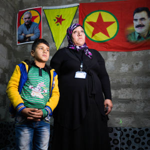 Kvinnan på bilden, Rania, talade mycket om hur kurdiska grupper hade hjälpt yazidierna. Flera av hennes bekanta och släktingar har tagit värvning i YPG och PKK. mamma och son