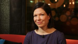 Biträdande stadsdirektör Anni Sinnemäki (Gröna) ser risker med att privata investerare betalar för allmänna trafikprojekt. anni sinnemäki