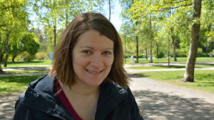 Hedda Mether stortrivs i Kuppis. Profilbild på Hedda Mether i Kuppisparken i Åbo.