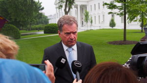 President Niinistö hoppas att Ryssland kan återvända till det internationella samarbetet. Sauli Niinistö under det amerikansk-nordiska toppmötet i Washington.