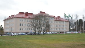 En stor stenbyggnad som är Raseborgs stadshus.