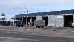 Hangö Stevedoring arbetar med trailertrafik i Hangö hamn. En av Stevedorings terminaler i hamnen i Hangö.