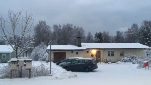 Rönndahlska villan, där senioreras dagverksamhet hålls, finns också på fastigheten Strandgården. Huset ska rivas och ersättas av Sievitalos nya boende. Huset där kommunens dagverksamhet i Ingå hålls.